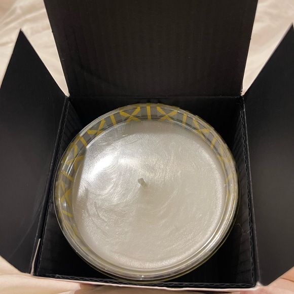 NEST Fragrances Classic Candle “Holiday” 8.1oz, Nest Candle NEW IN BOX - Picture 8 of 8